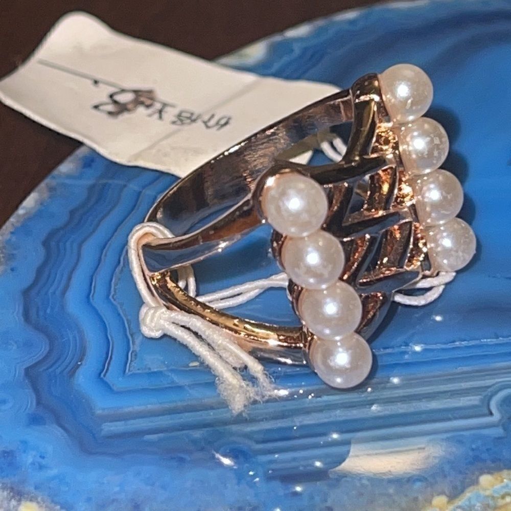 Rose gold pearl pinky ring